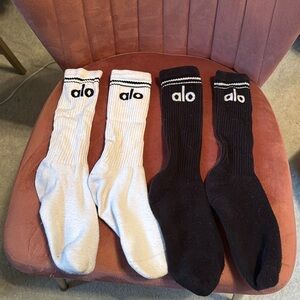 2 pairs of unisex throwback socks from Alo!